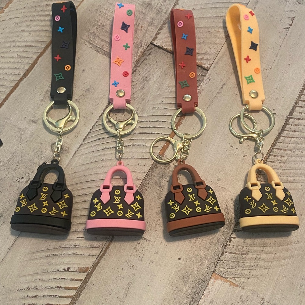 NEW ❤️Luxury inspired keychains